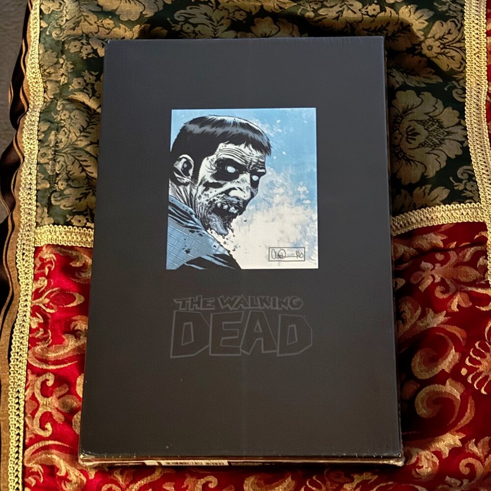 The Walking Dead Deluxe Hardcover, Vol. 3 (Regular Edition w/Slip Case)